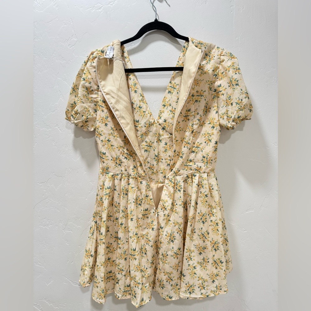 NWT Petal & Pup Anais Mini Dress Floral Butter Yellow Women's Medium - Picture 12 of 16